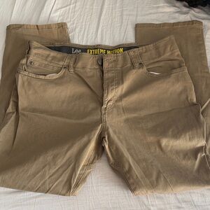 Lee Men's Tan Extreme Motion Chinos